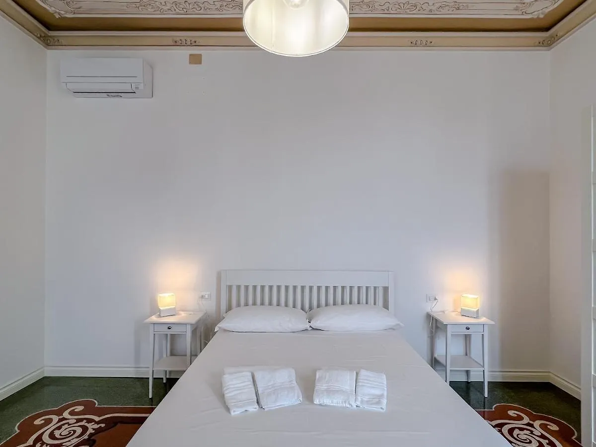 Appartamenti in Villa del '900  Varazze Italia