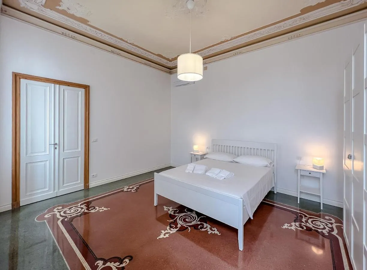 Appartamenti in Villa del '900  Varazze