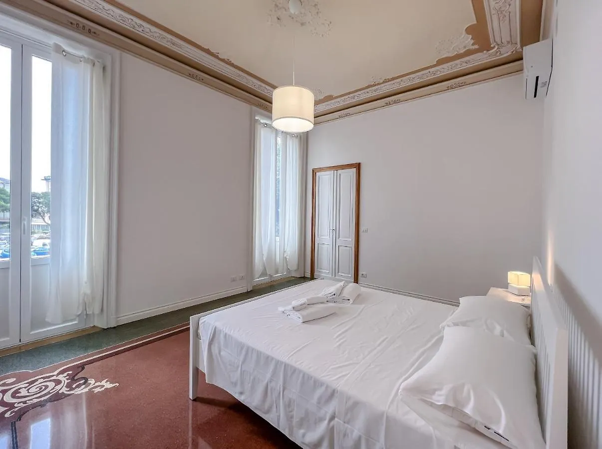 Appartamenti in Villa del '900  Varazze Italia