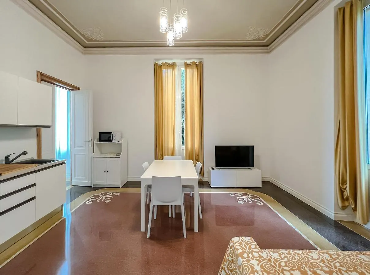 Appartamenti in Villa del '900  Varazze 0*,