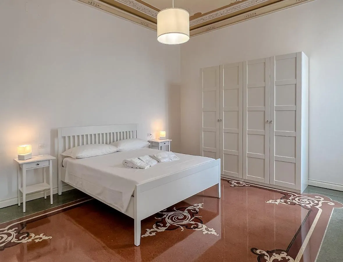Appartamenti in Villa del '900  Varazze
