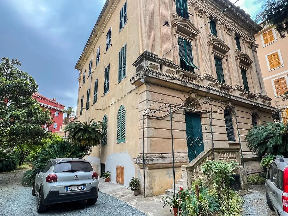 Appartamenti in Villa del '900  Varazze 0*,  Italia